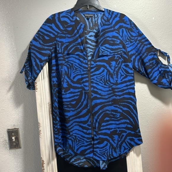 NWT Rock and Republic zip front black and blue tunic. - Picture 2 of 4